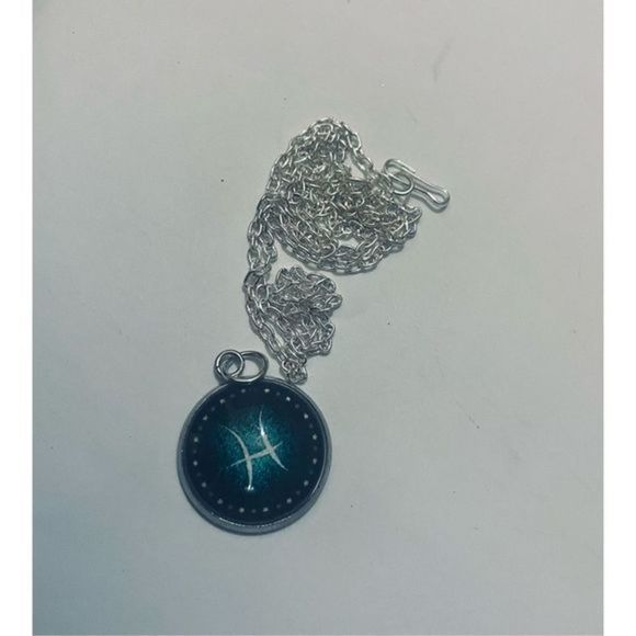 Pisces GREEN GLOW IN THE DARK ZODIAC STAR SIGN HOROSCOPE NECKLACE - Picture 4 of 13